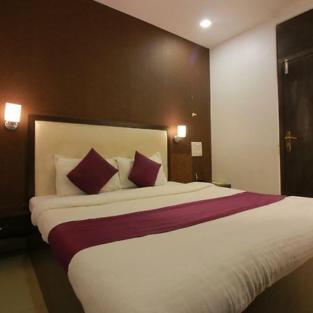 Hotel Modern Мумбаи Экстерьер фото